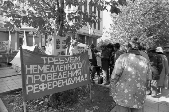 People's deputies and activists of the Crimean Republic Movement on hunger strike