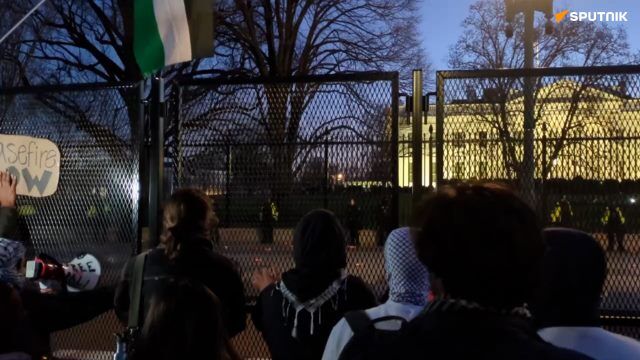 Pro-Palestinian protesters try to tear down a fence near the White House