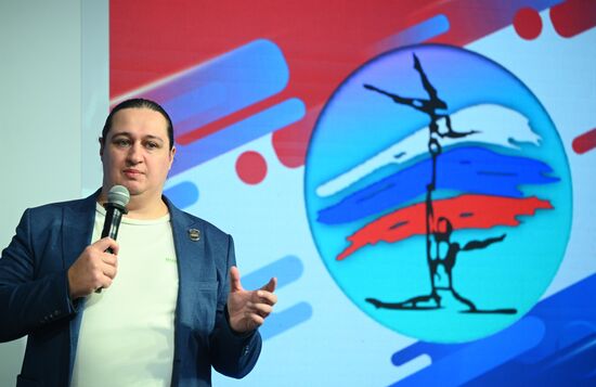 International RUSSIA EXPO forum and exhibition. Russian national acrobatics team's show. Champions of Russia, winners of international competitions.
Revaz Gurgenidze, member of the Acrobatic Gymnastics Technical Committee, European Gymnastics union. Location: Russia, Moscow. Author: Ramil Sitdikov/Sputnik. RUSSIA EXPO. Russian national acrobatics team