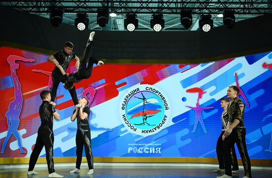 International RUSSIA EXPO forum and exhibition. Russian national acrobatics team's show. Champions of Russia, winners of international competitions. Men's Group routine Location: Russia, Moscow. Author: Ramil Sitdikov/Sputnik. RUSSIA EXPO. Russian national acrobatics team