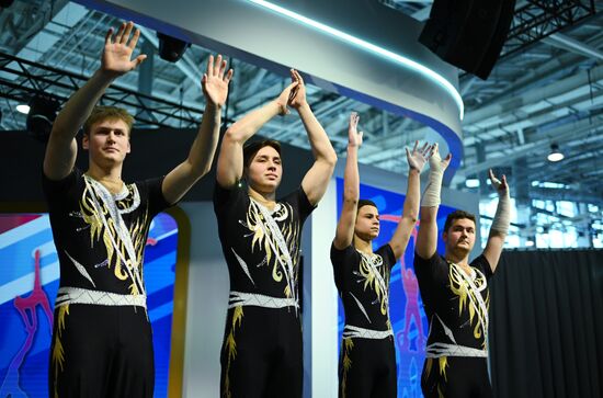 International RUSSIA EXPO forum and exhibition. Russian national acrobatics team's show. Champions of Russia, winners of international competitions.
Men's Group routine Location: Russia, Moscow. Author: Ramil Sitdikov/Sputnik. RUSSIA EXPO. Russian national acrobatics team