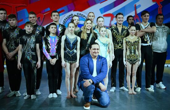International RUSSIA EXPO forum and exhibition. Russian national acrobatics team's show. Champions of Russia, winners of international competitions.
Center: Revaz Gurgenidze, member of the Acrobatic Gymnastics Technical Committee, European Gymnastics union. Location: Russia, Moscow. Author: Ramil Sitdikov/Sputnik. RUSSIA EXPO. Russian national acrobatics team