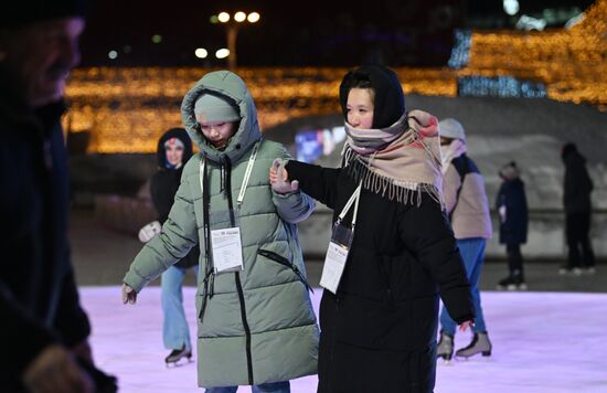 RUSSIA EXPO. Family skating session with Olympic champions