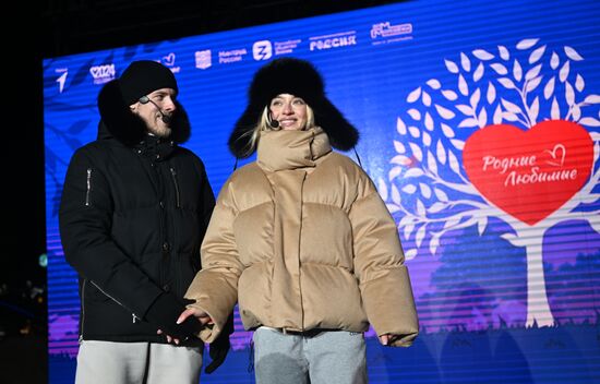 RUSSIA EXPO. Family skating session with Olympic champions