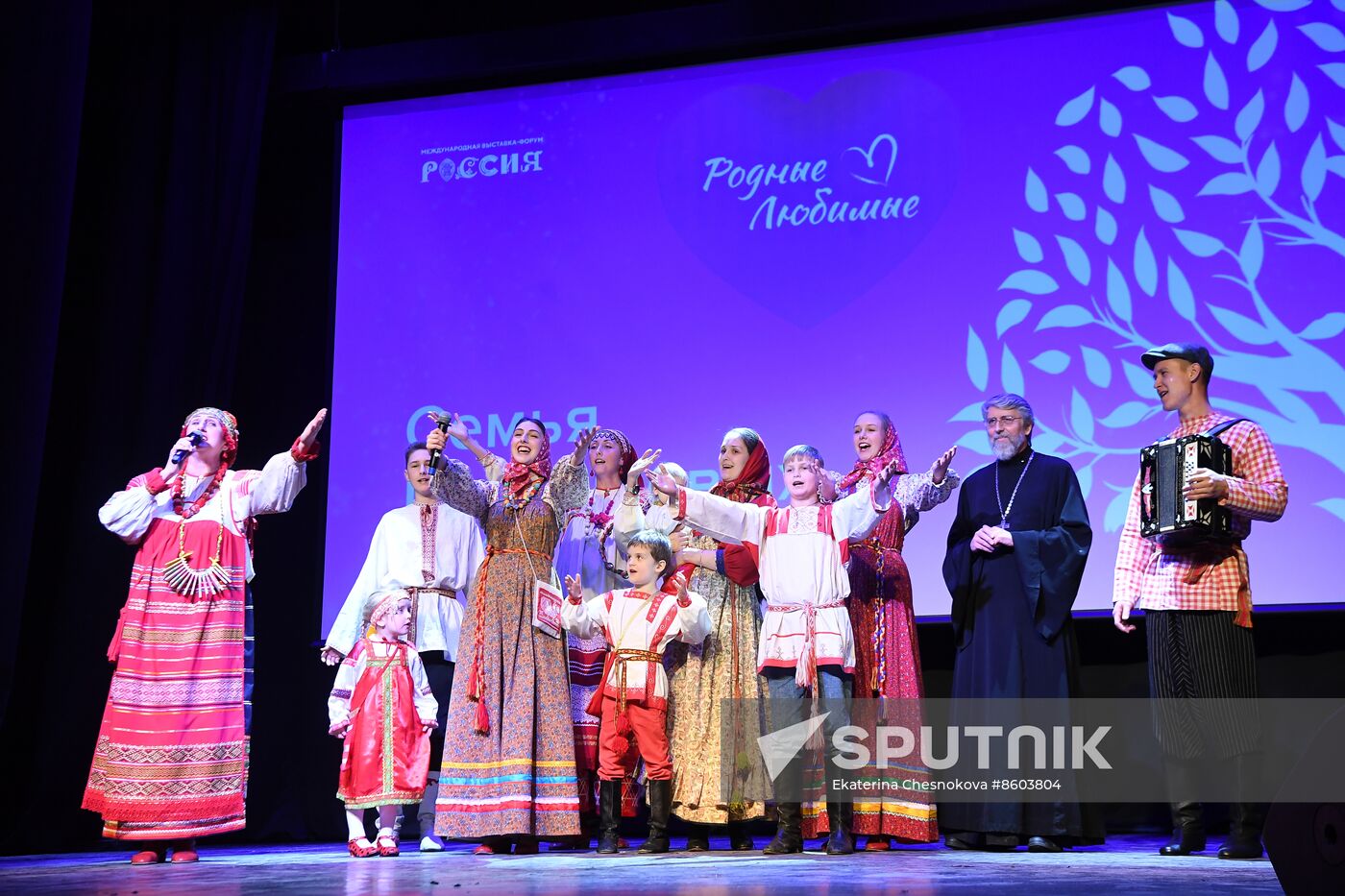 RUSSIA EXPO. Dynasties of Russia contest track: Family Talent Show category