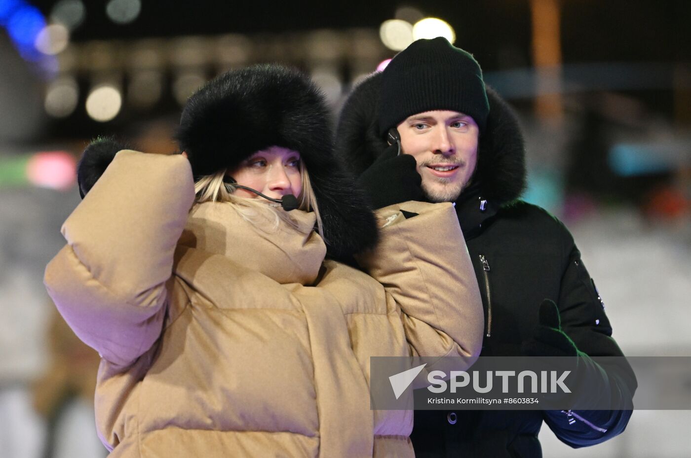 RUSSIA EXPO. Family skating session with Olympic champions
