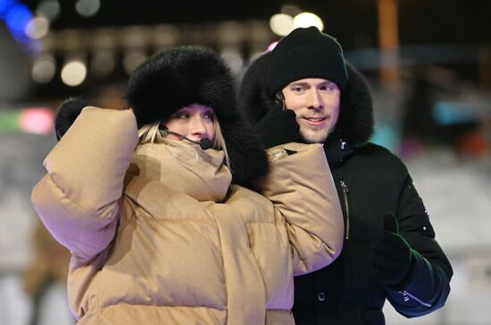 RUSSIA EXPO. Family skating session with Olympic champions