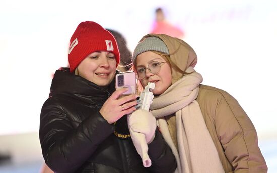 RUSSIA EXPO. Family skating session with Olympic champions