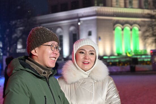 The International RUSSIA EXPO Forum and Exhibition. Families participating in lighting up the Heart of Russia family hearth during the launch of the Year of Family, speak to the media. Main outdoor stage. Vladislav Fyodorov and Zhanna Ksenofontova from the Republic of Sakha (Yakutia). Location: Russia, Moscow. Author: Maksim Blinov/Sputnik. RUSSIA EXPO. Year of Family launch ceremony during Loved Ones Forum