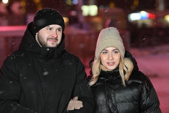 The International RUSSIA EXPO Forum and Exhibition. Families participating in lighting up the Heart of Russia family hearth during the launch of the Year of Family, speak to the media. Main outdoor stage. Maxim and Arina Baklanov from Kuzbass. Location: Russia, Moscow. Author: Maksim Blinov/Sputnik. RUSSIA EXPO. Year of Family launch ceremony during Loved Ones Forum
