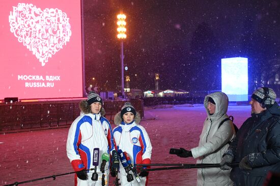The International RUSSIA EXPO Forum and Exhibition. Families participating in lighting up the Heart of Russia family hearth during the launch of the Year of Family, speak to the media. Main outdoor stage. Alexander Khudi and Ilona Okotetto from the Yamal-Nenets Autonomous Area. Location: Russia, Moscow. Author: Maksim Blinov/Sputnik. RUSSIA EXPO. Year of Family launch ceremony during Loved Ones Forum