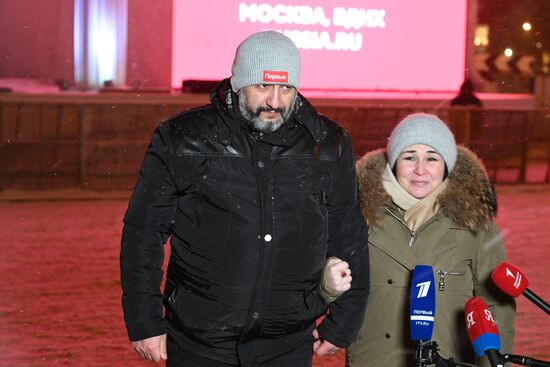 The International RUSSIA EXPO Forum and Exhibition. Families participating in lighting up the Heart of Russia family hearth during the launch of the Year of Family, speak to the media. Main outdoor stage. Ruslan Bazoyev and Limara Yusupova from the Kherson Region. Location: Russia, Moscow. Author: Maksim Blinov/Sputnik. RUSSIA EXPO. Year of Family launch ceremony during Loved Ones Forum