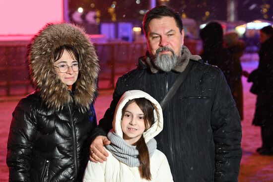 The International RUSSIA EXPO Forum and Exhibition. Families participating in lighting up the Heart of Russia family hearth during the launch of the Year of Family, speak to the media. Main outdoor stage. Vasily and Viktoria Vasin from the Donetsk People's Republic. Location: Russia, Moscow. Author: Maksim Blinov/Sputnik. RUSSIA EXPO. Year of Family launch ceremony during Loved Ones Forum