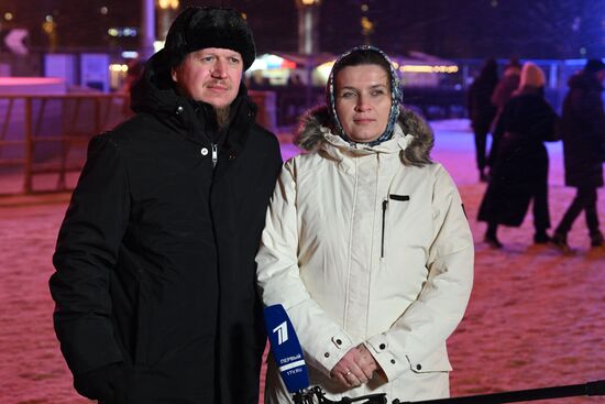 The International RUSSIA EXPO Forum and Exhibition. Families participating in lighting up the Heart of Russia family hearth during the launch of the Year of Family, speak to the media. Main outdoor stage. Mikhail and Yekaterina Terentyev from the Vladimir Region. Location: Russia, Moscow. Author: Maksim Blinov/Sputnik. RUSSIA EXPO. Year of Family launch ceremony during Loved Ones Forum