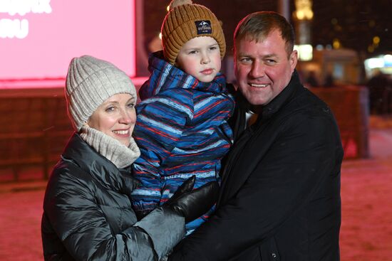 The International RUSSIA EXPO Forum and Exhibition. Press scrums with families taking part in the launch of the Year of Family during the Loved Ones forum. Lighting up the Heart of Russia family hearth, main outdoors stage. Vladimir and Yulia Sazhayev from the Zaporozhye Region. Location: Russia, Moscow. Author: Maksim Blinov/Sputnik. RUSSIA EXPO. Year of Family launch ceremony during Loved Ones Forum