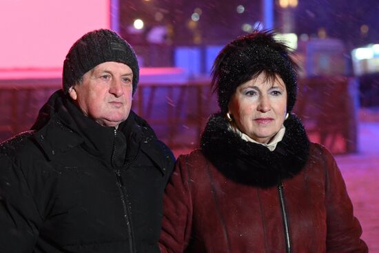 The International RUSSIA EXPO Forum and Exhibition. Press scrums with families taking part in the launch of the Year of Family during the Loved Ones forum. Lighting up the Heart of Russia family hearth, main outdoors stage. Pavel and Tatyana Kuznetsov from the Republic of Crimea. Location: Russia, Moscow. Author: Maksim Blinov/Sputnik. RUSSIA EXPO. Year of Family launch ceremony during Loved Ones Forum