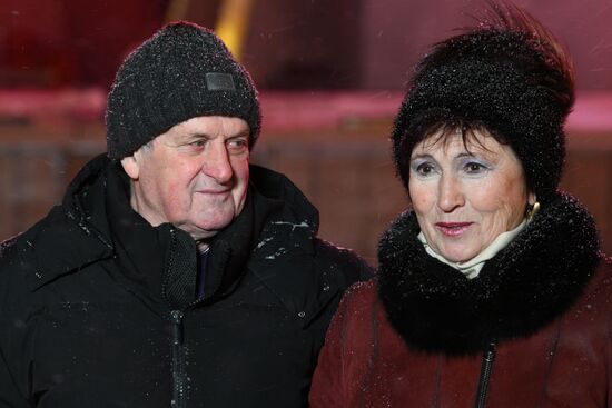 The International RUSSIA EXPO Forum and Exhibition. Press scrums with families taking part in the launch of the Year of Family during the Loved Ones forum. Lighting up the Heart of Russia family hearth, main outdoors stage. Pavel and Tatyana Kuznetsov from the Republic of Crimea. Location: Russia, Moscow. Author: Maksim Blinov/Sputnik. RUSSIA EXPO. Year of Family launch ceremony during Loved Ones Forum