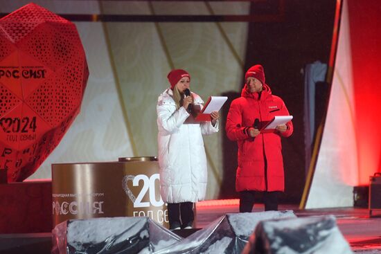 The International RUSSIA EXPO Forum and Exhibition. The launch of the Year of Family during the Loved Ones forum. Lighting up the Heart of Russia family hearth, main outdoors stage. Actor Dmitry Kharatyan and actor Maria Maiko, choreographer and pedagogue. Location: Russia, Moscow. Author: Mikhail Voskresenskiy/Sputnik. RUSSIA EXPO. Year of Family launch ceremony during Loved Ones Forum