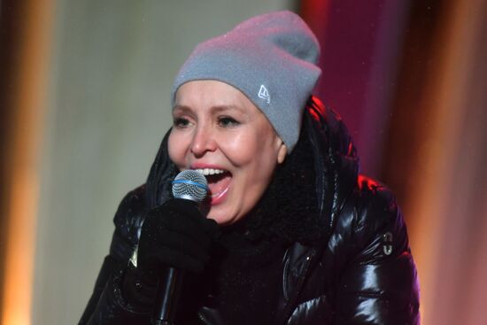 The International RUSSIA EXPO Forum and Exhibition. The launch of the Year of Family during the Loved Ones forum. Lighting up the Heart of Russia family hearth, main outdoors stage. Singer Olga Kormukhina. Location: Russia, Moscow. Author: Mikhail Voskresenskiy/Sputnik. RUSSIA EXPO. Year of Family launch ceremony during Loved Ones Forum