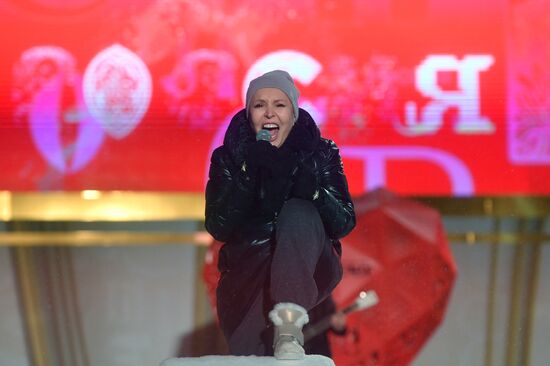 The International RUSSIA EXPO Forum and Exhibition. The launch of the Year of Family during the Loved Ones forum. Lighting up the Heart of Russia family hearth, main outdoors stage. Singer Olga Kormukhina. Location: Russia, Moscow. Author: Mikhail Voskresenskiy/Sputnik. RUSSIA EXPO. Year of Family launch ceremony during Loved Ones Forum