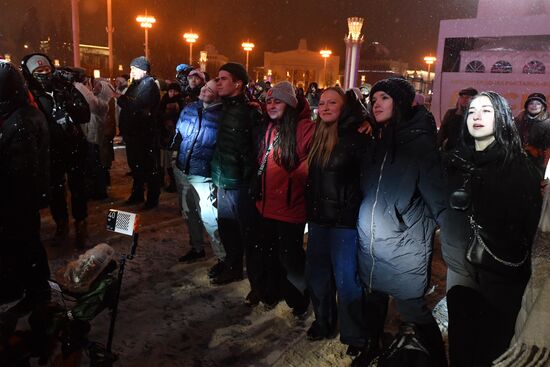 The International RUSSIA EXPO Forum and Exhibition. The launch of the Year of Family during the Loved Ones forum. Lighting up the Heart of Russia family hearth, main outdoors stage. Location: Russia, Moscow. Author: Mikhail Voskresenskiy/Sputnik. RUSSIA EXPO. Year of Family launch ceremony during Loved Ones Forum
