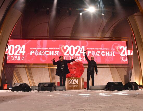 The International RUSSIA EXPO Forum and Exhibition. The launch of the Year of Family during the Loved Ones forum. Lighting up the Heart of Russia family hearth, main outdoors stage. Singers Artyom Minkov and Alexander Marshal (right). Location: Russia, Moscow. Author: Mikhail Voskresenskiy/Sputnik. RUSSIA EXPO. Year of Family launch ceremony during Loved Ones Forum
