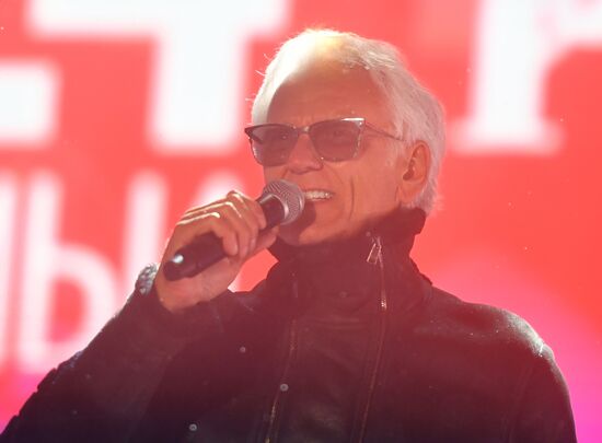 The International RUSSIA EXPO Forum and Exhibition. The launch of the Year of Family during the Loved Ones forum. Lighting up the Heart of Russia family hearth, main outdoors stage. Singer Alexander Marshal. Location: Russia, Moscow. Author: Mikhail Voskresenskiy/Sputnik. RUSSIA EXPO. Year of Family launch ceremony during Loved Ones Forum