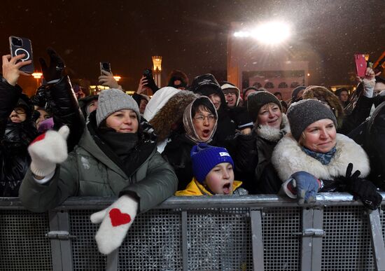 The International RUSSIA EXPO Forum and Exhibition. The launch of the Year of Family during the Loved Ones forum. Lighting up the Heart of Russia family hearth, main outdoors stage. Location: Russia, Moscow. Author: Mikhail Voskresenskiy/Sputnik. RUSSIA EXPO. Year of Family launch ceremony during Loved Ones Forum