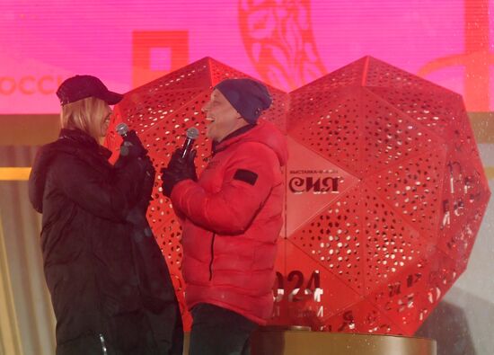 The International RUSSIA EXPO Forum and Exhibition. The launch of the Year of Family during the Loved Ones forum. Lighting up the Heart of Russia family hearth, main outdoors stage. Singer Denis Maidanov and his wife Natalya Maidanova. Location: Russia, Moscow. Author: Mikhail Voskresenskiy/Sputnik. RUSSIA EXPO. Year of Family launch ceremony during Loved Ones Forum