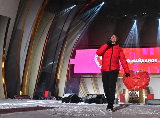 The International RUSSIA EXPO Forum and Exhibition. The launch of the Year of Family during the Loved Ones forum. Lighting up the Heart of Russia family hearth, main outdoors stage. Singer Denis Maidanov Location: Russia, Moscow. Author: Mikhail Voskresenskiy/Sputnik. RUSSIA EXPO. Year of Family launch ceremony during Loved Ones Forum