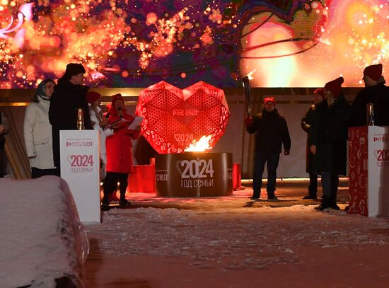 The International RUSSIA EXPO Forum and Exhibition. The launch of the Year of Family during the Loved Ones forum. Lighting up the Heart of Russia family hearth, main outdoors stage. Location: Russia, Moscow. Author: Mikhail Voskresenskiy/Sputnik. RUSSIA EXPO. Year of Family launch ceremony during Loved Ones Forum