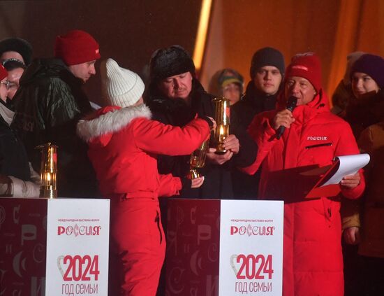 The International RUSSIA EXPO Forum and Exhibition. The launch of the Year of Family during the Loved Ones forum. Lighting up the Heart of Russia family hearth on the main outdoors stage. Right: actor Dmitry Kharatyan, center: actor, choreographer, pedagogue Maria Maiko. Location: Russia, Moscow. Author: Mikhail Voskresenskiy/Sputnik. RUSSIA EXPO. Year of Family launch ceremony during Loved Ones Forum