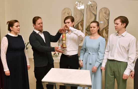 The International RUSSIA EXPO Forum and Exhibition. The launch of the Year of Family during the Loved Ones forum. Lighting up the Heart of Russia family hearth at the Wedding Palace at VDNKh. The Terentyev family from Murom. Location: Russia, Moscow. Author: Mikhail Voskresenskiy/Sputnik. RUSSIA EXPO. Year of Family launch ceremony during Loved Ones Forum