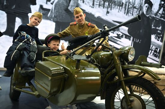 RUSSIA EXPO. Opening heroic week at St. Petersburg stand