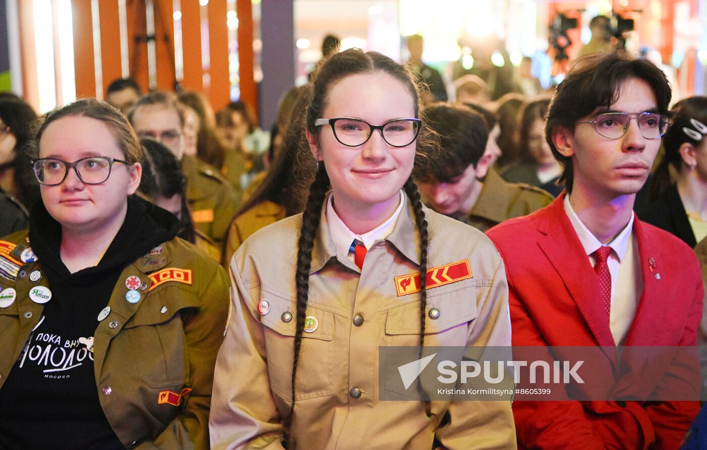 RUSSIA EXPO. Presentation of guide uniforms for World Youth Festival