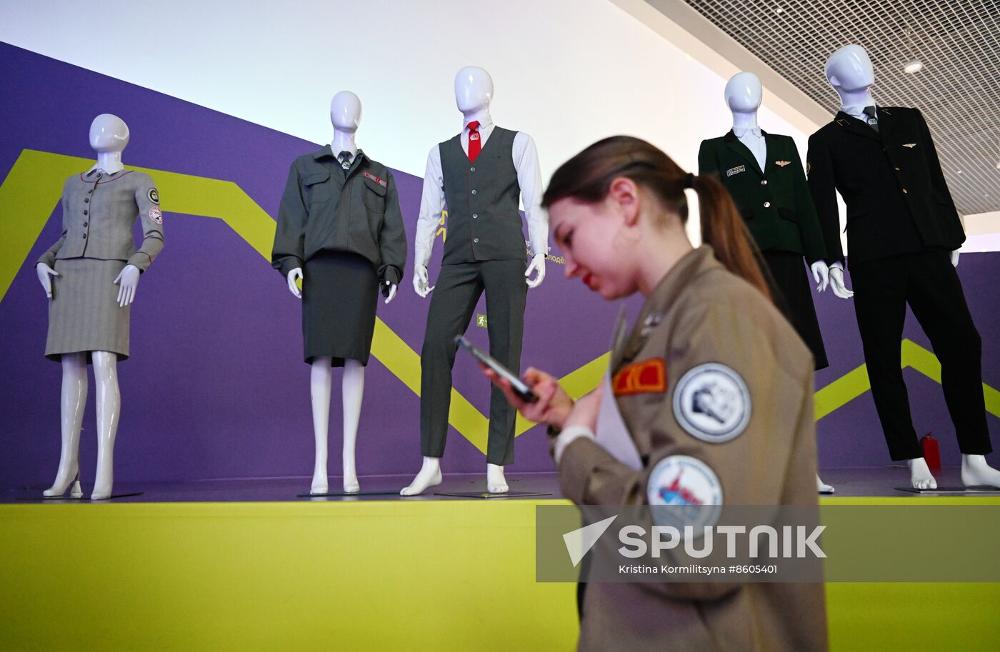 RUSSIA EXPO. Presentation of guide uniforms for World Youth Festival