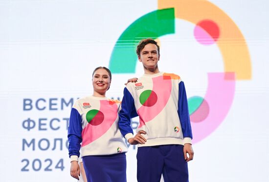 RUSSIA EXPO. Presentation of guide uniforms for World Youth Festival