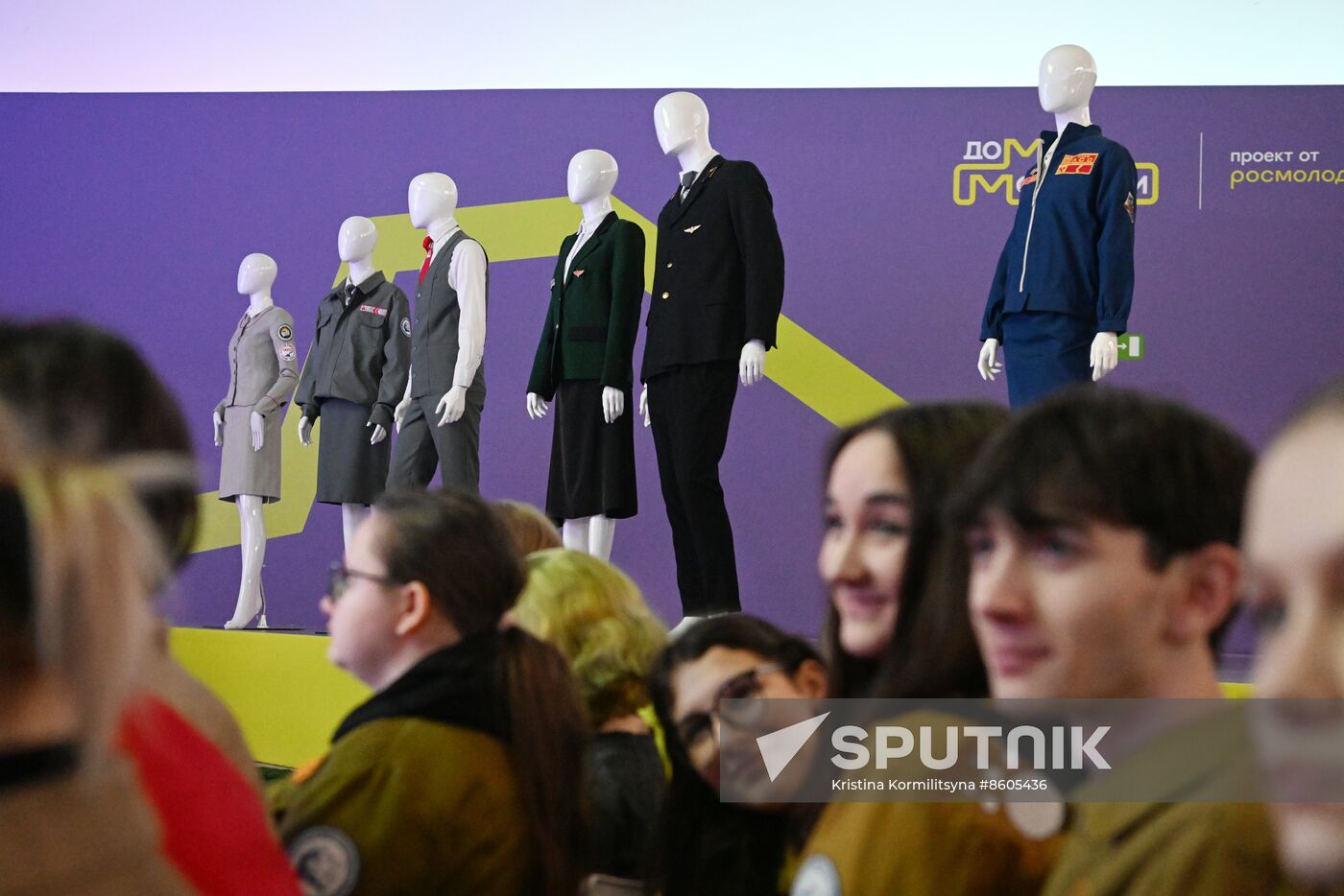 RUSSIA EXPO. Presentation of guide uniforms for World Youth Festival