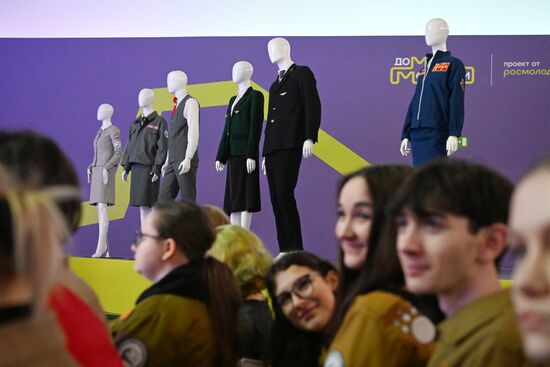 RUSSIA EXPO. Presentation of guide uniforms for World Youth Festival