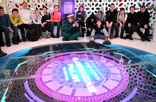 International RUSSIA EXPO forum and exhibition. Visitors at the Tatarstan display stand. Location: Russia, Moscow. Author: Kristina Kormilitsyna/Sputnik. RUSSIA EXPO