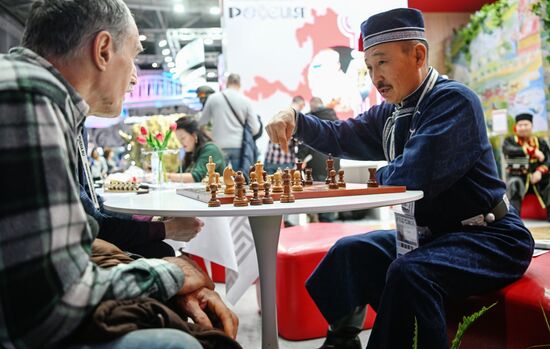 International RUSSIA EXPO forum and exhibition. Visitors and participants play chess at the exhibition. Location: Russia, Moscow. Author: Kristina Kormilitsyna/Sputnik. RUSSIA EXPO