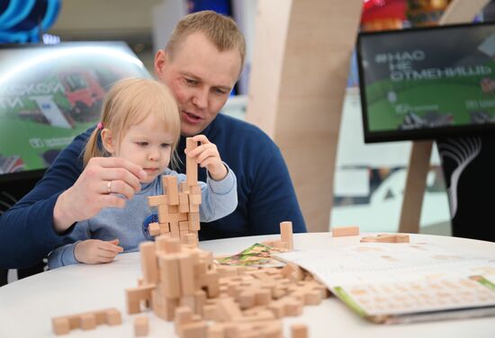 International RUSSIA EXPO forum and exhibition. Visitors at the exhibition. Location: Russia, Moscow. Author: Kristina Kormilitsyna/Sputnik. RUSSIA EXPO