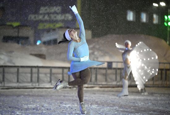 RUSSIA EXPO. Entertainment program. Figure skating workshop and flashmob with students