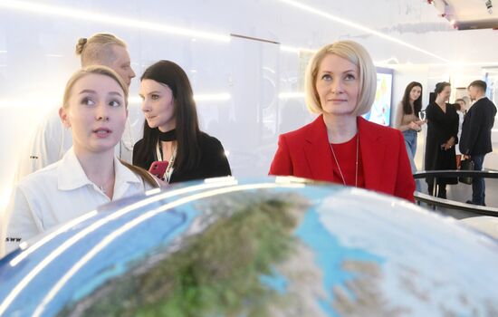 RUSSIA EXPO. Viktoria Abramchenko tours exhibition on Ecology Day