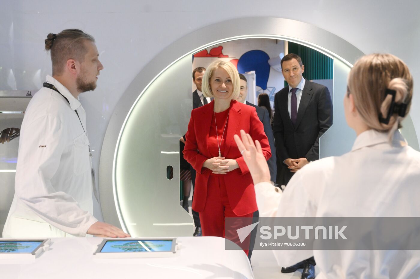 RUSSIA EXPO. Viktoria Abramchenko tours exhibition on Ecology Day