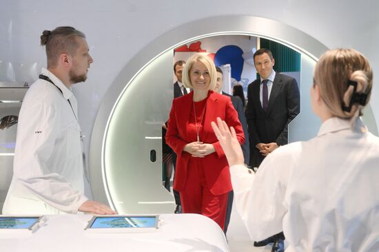 RUSSIA EXPO. Viktoria Abramchenko tours exhibition on Ecology Day