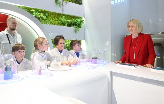 RUSSIA EXPO. Viktoria Abramchenko tours exhibition on Ecology Day