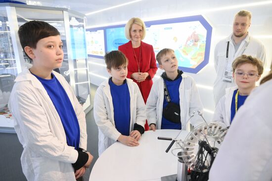 RUSSIA EXPO. Viktoria Abramchenko tours exhibition on Ecology Day