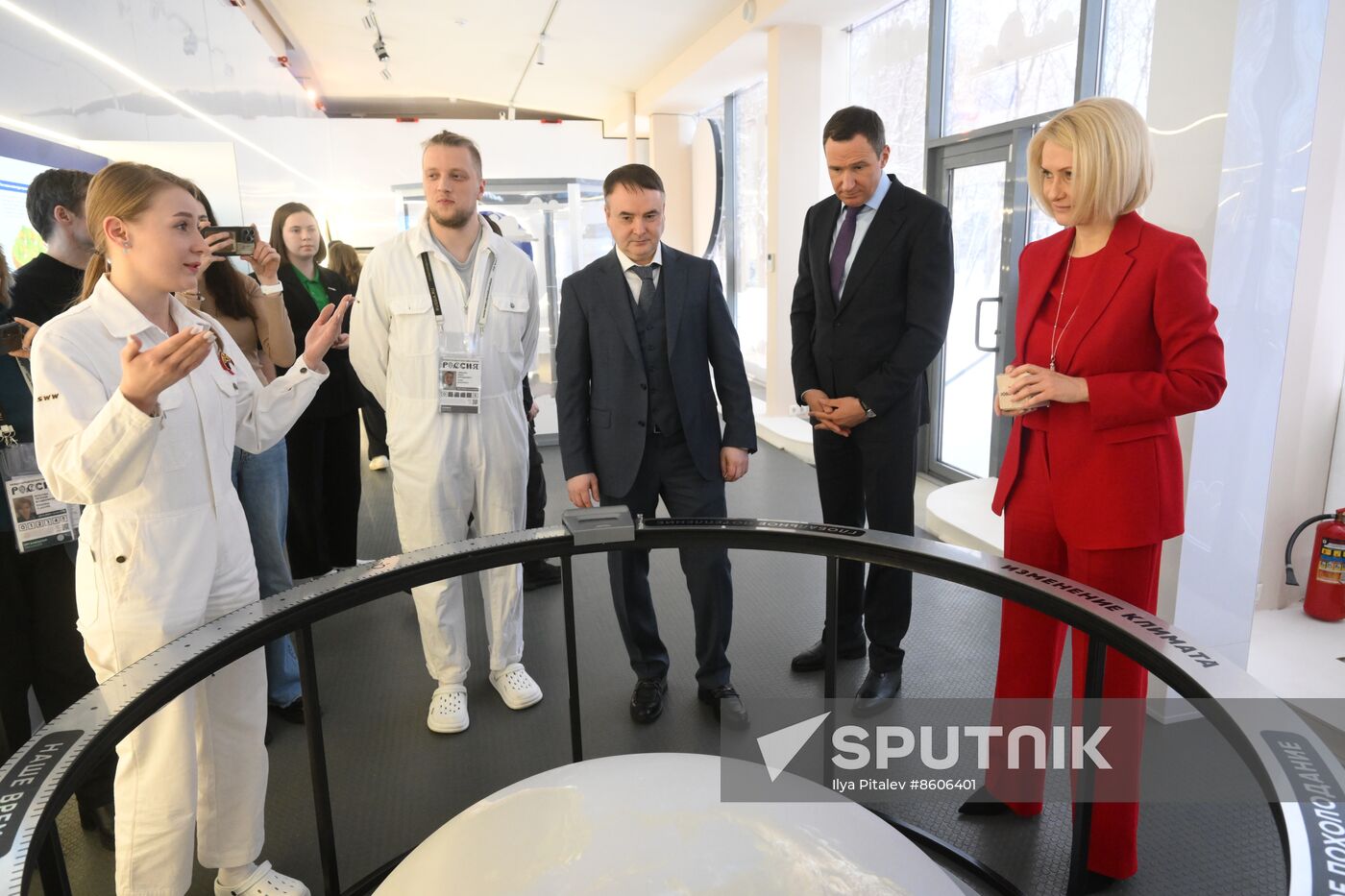 RUSSIA EXPO. Viktoria Abramchenko tours exhibition on Ecology Day