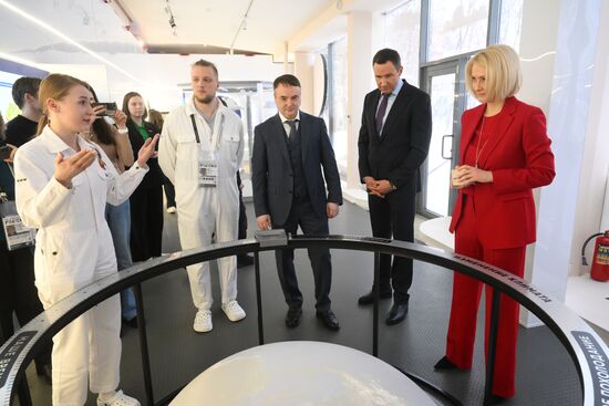RUSSIA EXPO. Viktoria Abramchenko tours exhibition on Ecology Day